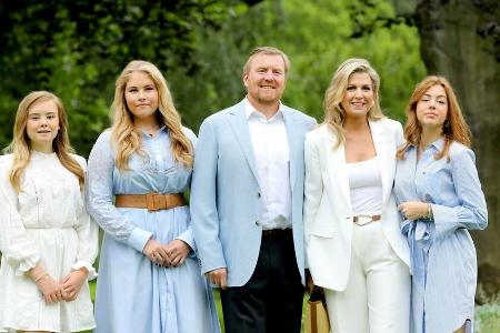 Willem-Alexander mit seiner Ehefrau und den Töchtern.
