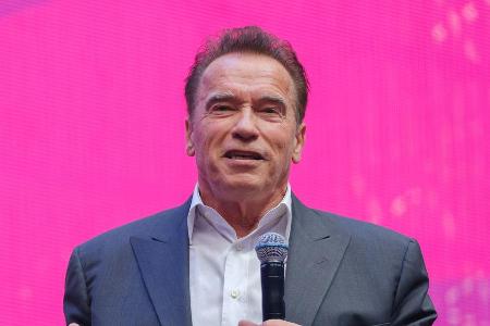 Arnold Schwarzenegger gratuliert seinem Sohn