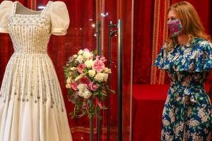 Prinzessin Beatrice gibt Startschuss für ihre Brautkleid-Ausstellung