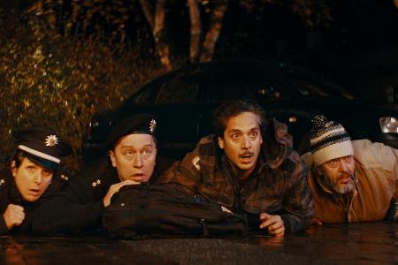 (v.l.n.r.) Netti (Sanne Schnapp), Rocky (Adrian Topol), Deniz (Erkan Acar) und der obdachlose Hagen (Alexander Hörbe) (v.l.n.r.) Netti (Sanne Schnapp), Rocky (Adrian Topol), Deniz (Erkan Acar) und der obdachlose Hagen (Alexander Hörbe)