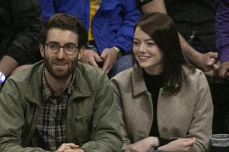 Emma Stone und Dave McCary bei einem Basketballspiel im Dezember 2019.