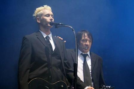 Farin Urlaub (l.) und Bela B. von Die Ärzte während eines Auftritts beim legendären Festival Rock am Ring.