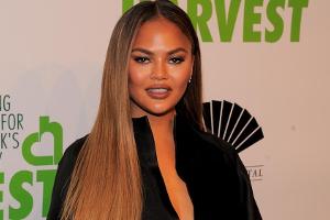 Arbeit auf Eis gelegt: Schwangere Chrissy Teigen muss sich schonen
