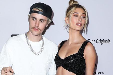 Justin Bieber und seine Ehefrau Hailey verstehen offensichtlich viel Spaß.