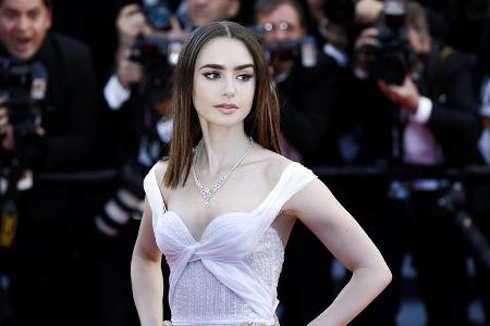 Lily Collins geht bald den Bund der Ehe ein. Lily Collins geht bald den Bund der Ehe ein.