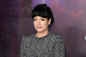 Sängerin Lily Allen zieht auf Instagram blank