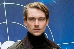 Schauspieler Daniel Sträßer nimmt als Hauptkommissar Adam Schürk im Saarland-"Tatort" seinen Dienst auf.