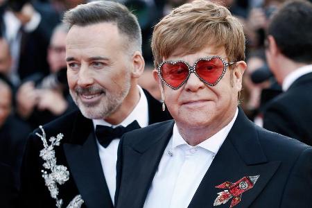 Elton John spendet eine Million US-Dollar