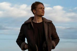 Matthias Schweighöfer: Neue Single "Zeit" ist eine Liebeserklärung
