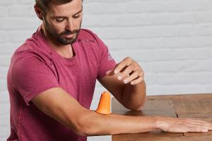 Beim Cupping wird mit Unterdruck, Zug, Schub oder punktuellem Druck die gewünschte Faszienarchitektur wieder aufgebaut.