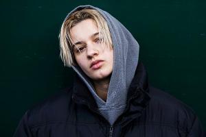 Mavi Phoenix: Trans-Outing überforderte privates Umfeld