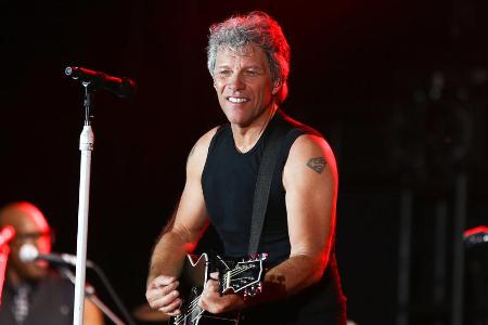 Die landesweite Tour von Bon Jovi (Foto) mit Bryan Adams quer durch die Vereinigten Staaten von Amerika musste wegen der Cor...