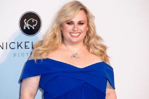 Foto im hautengen Kleid: Rebel Wilson zieht Abnehmplan-Zwischenbilanz