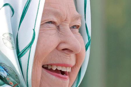 Queen Elizabeth II. ist auf Schloss Balmoral angekommen