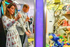 Prinz William und Herzogin Kate im Spielparadies