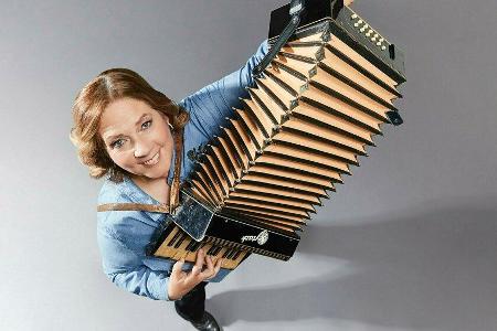 Kathy Kelly ist einer von 16 Stars, die bei Kathy Kelly ist einer von 16 Stars, die bei