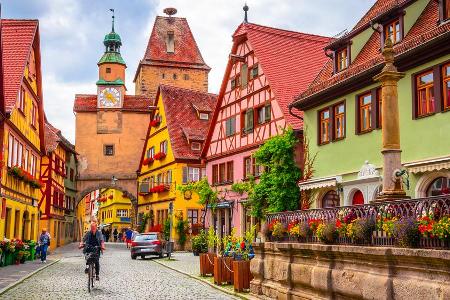 Die historische Altstadt von Rothenburg ob der Tauber sollte man sich nicht entgehen lassen.