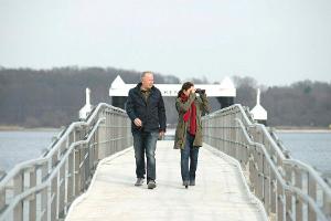 "Borowski und das Meer": Borowski (Axel Milberg) und Sarah Brandt (Sibel Kekilli) am Tatort