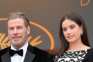 In Gedenken an Kelly Preston: John Travolta tanzt mit Tochter Ella