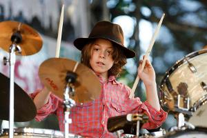 Helge Schneider: Sein Sohn Charly begleitet ihn an den Drums