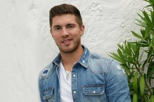 Die Uniform sitzt: Joey Heindle macht Ausbildung zum Feuerwehrmann