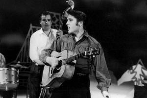 Elvis-Gitarre wechselt für 1,32 Millionen US-Dollar den Besitzer