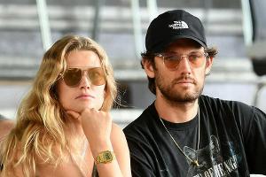 Toni Garrn und Alex Pettyfer: Pikante Schattenspiele im Urlaub