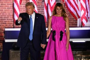 Melania Trumps Kleid sorgt für Verwunderung