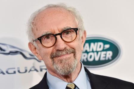 Jonathan Pryce wird als der Neue in 