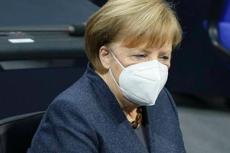 Angela Merkel bei einer Sondersitzung des Deutschen Bundestags Angela Merkel bei einer Sondersitzung des Deutschen Bundestags