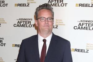 Matthew Perry zeigt sich im "Friends"-T-Shirt für den guten Zweck