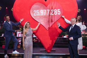 "Ein Herz für Kinder": Helene Fischer singt, sammelt und weint