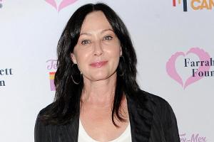 Shannen Doherty schmeißt ihren Weihnachtsbaum raus