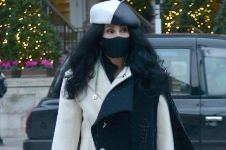 Cher auf dem Weg zu den BBC-Studios. Cher auf dem Weg zu den BBC-Studios.