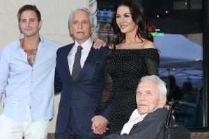 Michael Douglas würdigt Vater Kirk Douglas an dessen Geburtstag