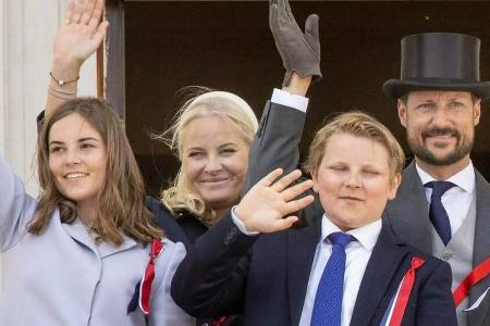 Das norwegische Kronprinzenpaar Mette-Marit und Haakon mit den Kindern Ingrid und Sverre.