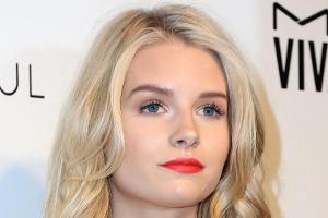 Lotti Moss entschuldigt sich für Superspreader-Witz