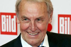 Jörg Wontorra stürzt beim Golf spielen drei Meter tief