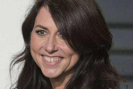 MacKenzie Scott versprach rund die Hälfte ihres Vermögens im Laufe ihres Lebens zu spenden. MacKenzie Scott versprach rund die Hälfte ihres Vermögens im Laufe ihres Lebens zu spenden.