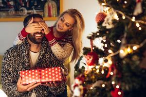 Weihnachtsgeschenk für den Partner: Darauf kommt es an