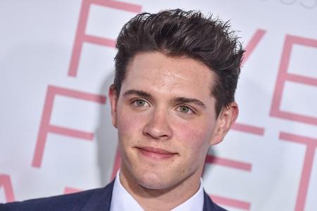 Casey Cott wird bald vor den Traualtar treten. Casey Cott wird bald vor den Traualtar treten.