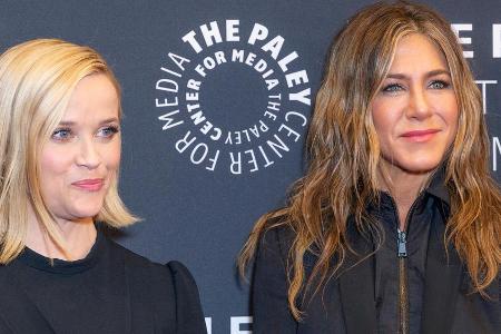 Reese Witherspoon (li.) und Jennifer Aniston sind seit November 2019 in Reese Witherspoon (li.) und Jennifer Aniston sind seit November 2019 in