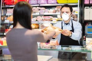 Supermarkt, Optiker und Co.: So hoch ist das Corona-Ansteckungsrisiko