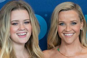 Foto in Weihnachtspullover: Tochter von Reese Witherspoon wollte nicht