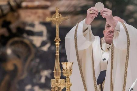 Papst Franziskus bei der diesjährigen Heiligabendmesse Papst Franziskus bei der diesjährigen Heiligabendmesse