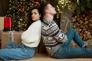 So entgehen Paare dem Weihnachtsstress