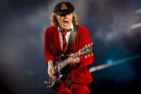 Trotz vieler gerauchter Zigaretten immer noch gut zu Fuß: AC/DC-Gitarrist Angus Young