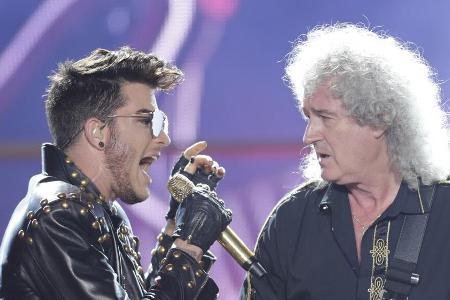 Adam Lambert (l.) und Brian May auf der Bühne in Rio