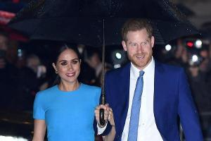 Nach dem "Megxit": Herzogin Meghan strahlt in Hellblau