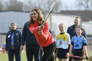 Herzogin Kate glänzt beim Hurling